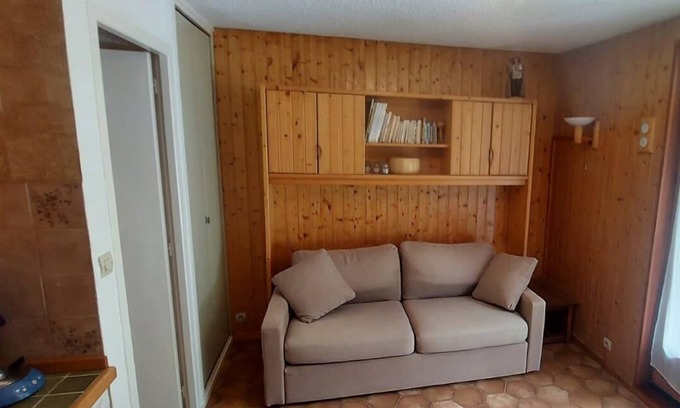 Valloire Apartment | 230m from resort center, balcony, parking, tv, ski locker, 24m², Valloire
