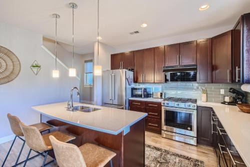 Jefferson Park House | Cozy Child-Friendly Retreat on Clay Street, Perfect for Families