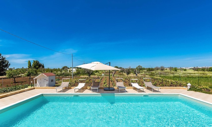 Parati Villa | Villa Il Neto: Pet-Friendly Retreat with Pool & Breakfast