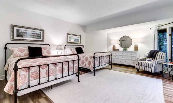 Fernandina Beach House | Charming 2351 Courtside Villas with Pool & Family-Friendly Fun