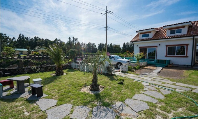 Namwon House | Cozy 24평 Pension with Cedar Wood Charm and Ocean View