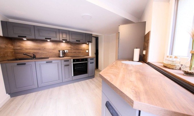 Leer House | Convenient 24/7 Self-Checkin at Pferdemarkt with Breakfast