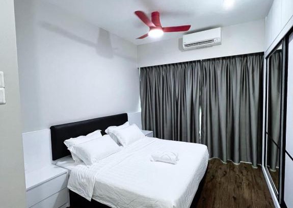 Lahad Datu Apartment | Cozy 24 Home Suite with Pool and Breakfast Included