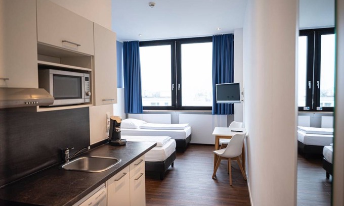 Alt-Moosach Apartment | Cozy 24 m² Apartment with Kitchen for Two Guests