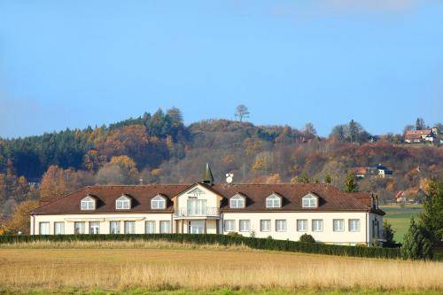 Brada-Rybnicek Hotel | Cozy 24 m² Hotel with Spa & Restaurant for 4 Guests
