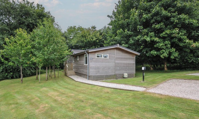 Dobwalls Cottage | Relaxing Getaway at 24 Meadow Retreat with Oceanfront Views
