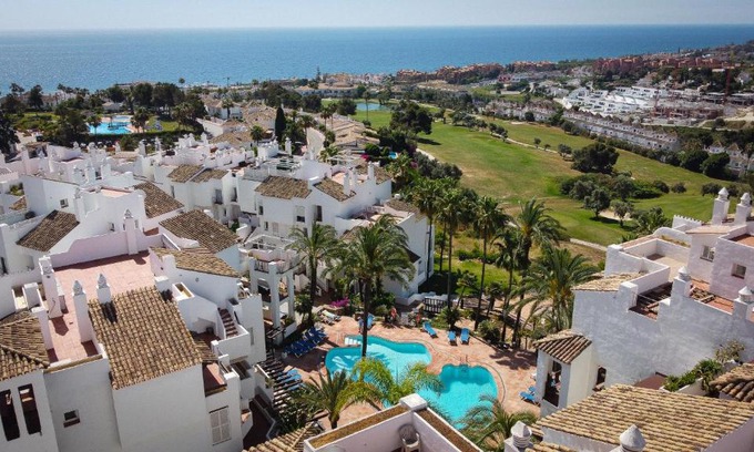 Castillo de Sabinillas Apartment | Beachfront Relaxation with Rooftop Views at Duquesa Manilva
