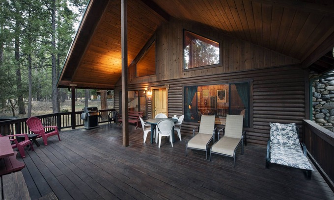 North Wawona Cabin | Pet-Friendly Wawona Cabin at The Redwoods in Yosemite