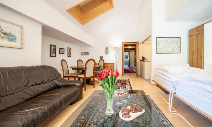 Vulpera Apartment | Charming Rooftop Apartment with High Ceilings & Balcony