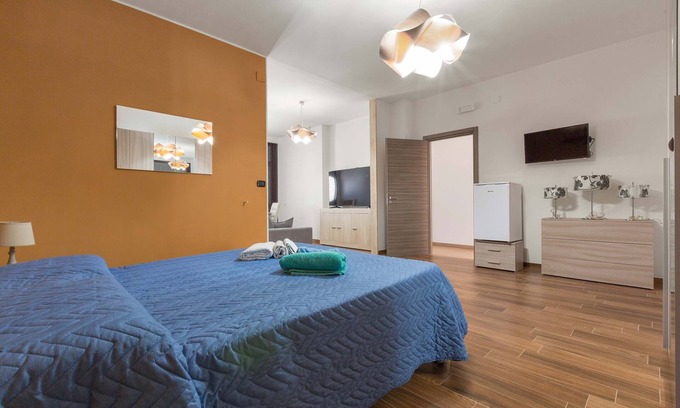 Maruggio House | Discover Joy Home: Family-Friendly Stay with Pool & Breakfast