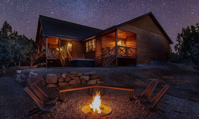 Orderville House | 242 m² House ∙ 4 bedrooms ∙ 10 guests