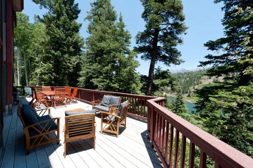 Columbine Lake House | Inviting Stay at 246 Beaver Circle: Child-Friendly Retreat
