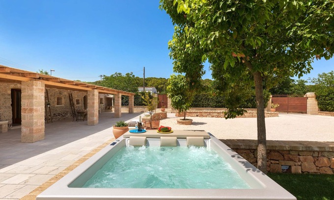 Specchia Villa | Villa Vanda: Pet-Friendly Retreat with Spa & Breakfast
