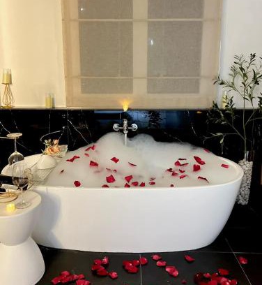 Nakhon Sawan Hotel | Discover 24Rooms นครสวรรค์: Pet-Friendly & Family Fun