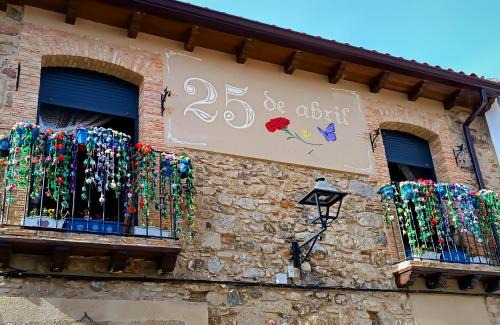Santa Cruz de la Sierra House | Discover 25 de Abril: Oceanfront Retreat with Pet-Friendly Perks