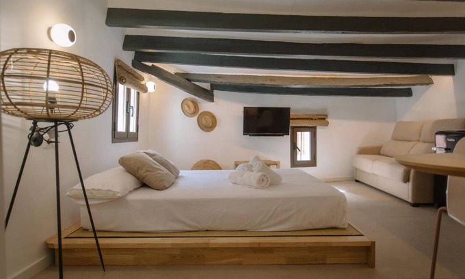 Old Town Apartment | Cozy 25 m² Apartment for 4 with Kitchen & Perfect Score