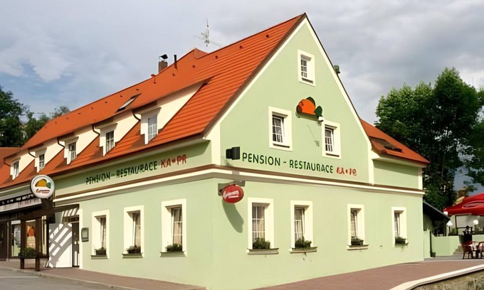 Hluboka nad Vltavou Bed & Breakfast | Cozy Bed and Breakfast for Up to 5 Guests - Pet Friendly