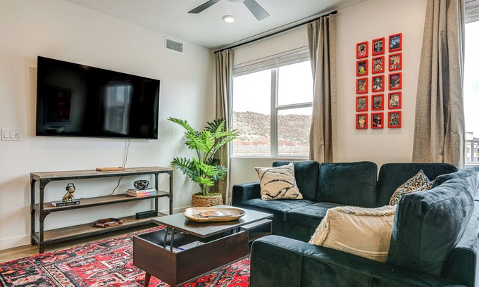 St. George Condo | 25 Mi to Zion: Rock 'n' Roll Condo w/Mtn View!