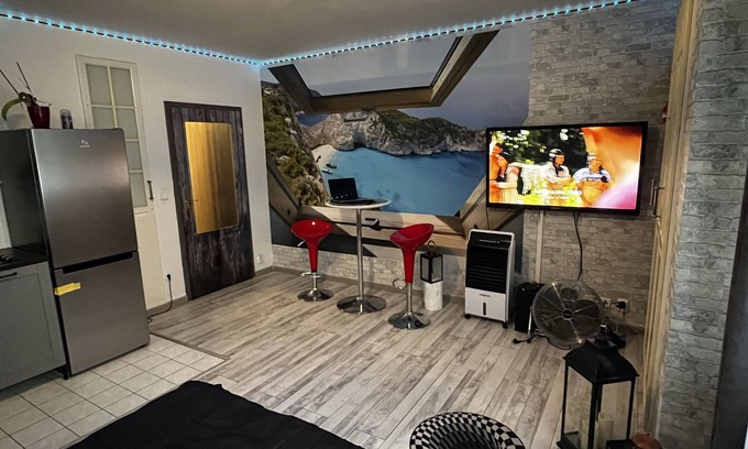 Hostivar Apartment | Convenient Stay: 25 Minutes to City Center & Family-Friendly