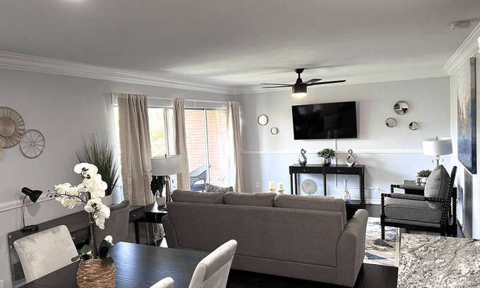 Grand Prairie Apartment | Explore a Pet-Friendly 3BD Condo Near Six Flags