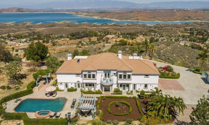 Perris House | Serene House with Pool, Spa & Scenic Views Awaits You!