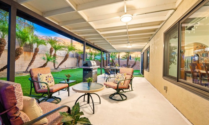 Ventura House | 25% Off October! Comfy Beds, Full AC, Great Patio