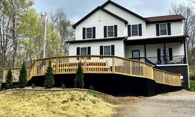 Laurelville Cabin | Discover Majestic Ridge Lodge: Pool, Spa & Family Fun