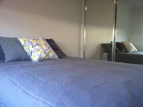 Geelong West Apartment | 25 Villamanta St with Free Wi-Fi