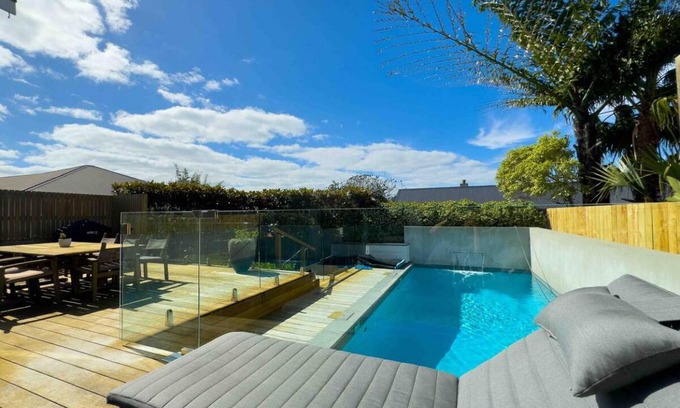 Ponsonby House | Spacious 3-Bedroom House with Pool for Up to 6 Guests