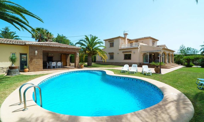 Javea Villa | Spacious 5-Bedroom Villa with Kitchen for 10 Guests