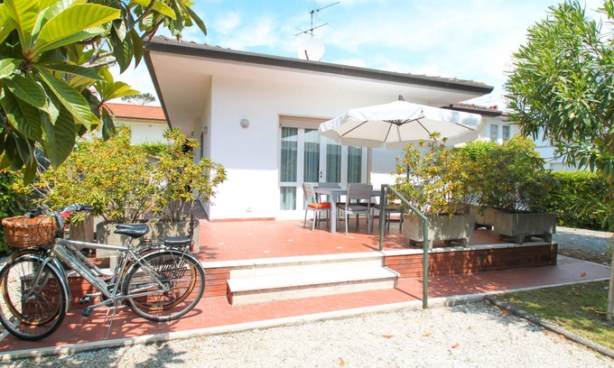Marina di Pietrasanta Villa | Unforgettable Villa Steps from the Sea with Garden & WiFi