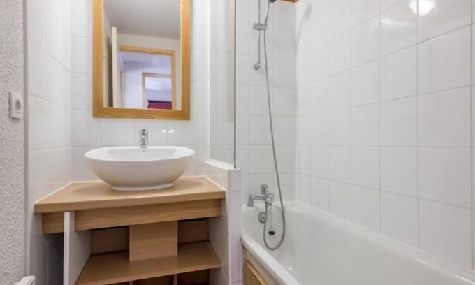 Plagne 1800 Apartment | Cozy Retreat near Shops with Ski Slopes View & Pool