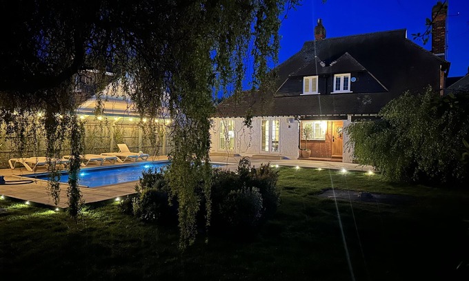 Herne Bay House | Beachside Bliss with Private Heated Pool and Spa Amenities