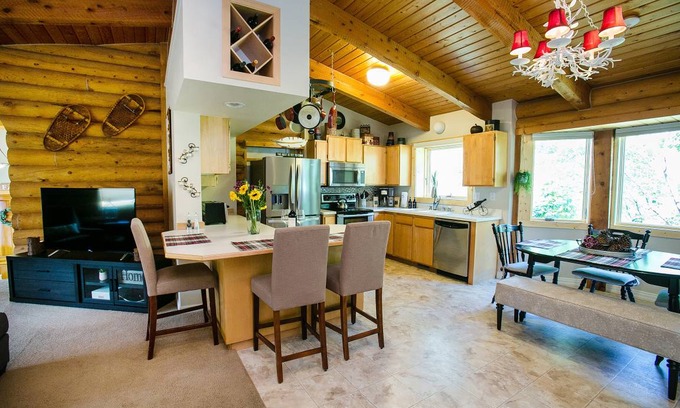 Nederland House | Spacious 4-Bedroom Home for 12 Guests - Rated 10/10