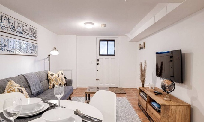 Trinity - Bellwoods House | Cozy 1BR Basement Suite Near Downtown Old Toronto