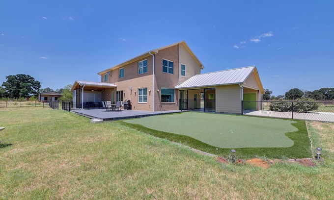 Weston House | Enchanting 26-Acre Pilot Point Ranch: Pool & Mini Golf Fun