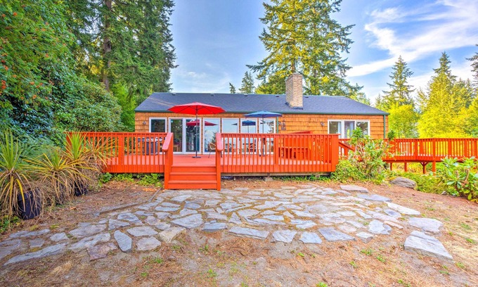 South Hill House | Discover Puyallup Oasis: Views, Game Room & Top Reviews!