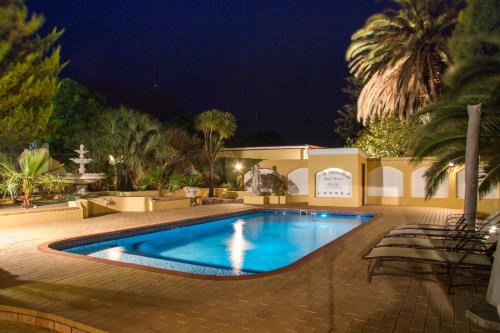 Komani House | Inviting 26 On Chamberlain Guest House with Pool & Breakfast