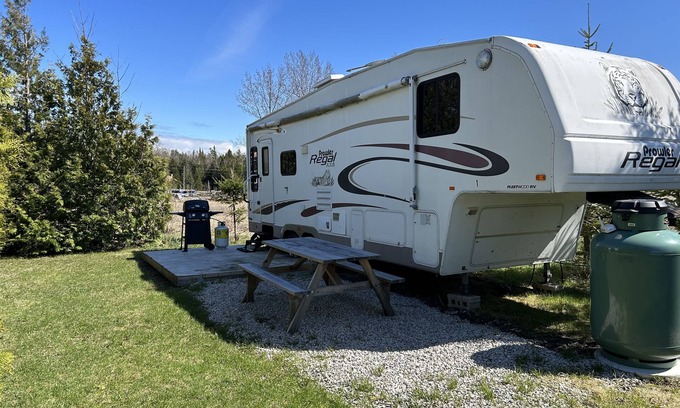 Stokes Bay House | Relax with Open Views of Lake Huron and Breathtaking Sunsets