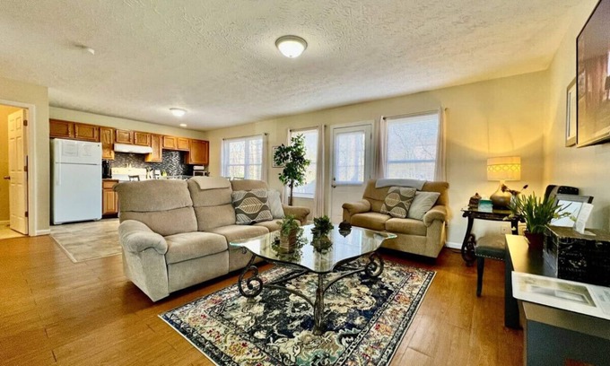 Monroe House | Experience Comfort at 260 Overbrook with Pet-Friendly Amenities
