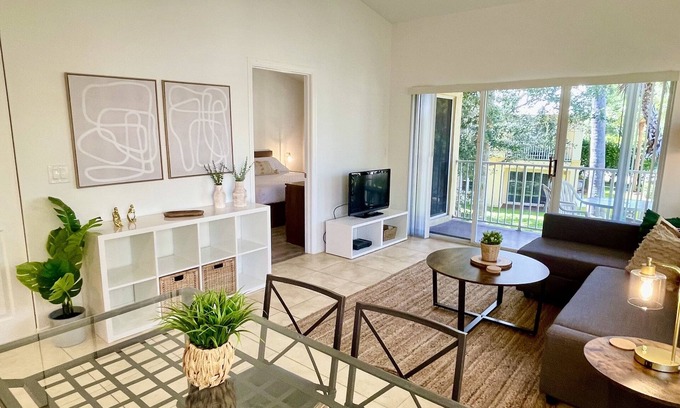 Boca Raton Apartment | Ideal 2-Bed Apartment in West Boca Raton Near Evert Prep