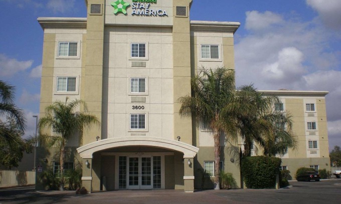 West Park Community Hotel | Cozy 4-Star Hotel with Spa and Pet-Friendly Amenities