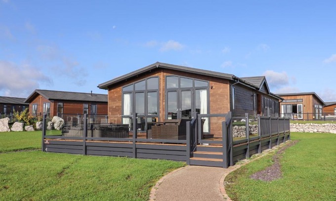 Oakmere House | Pet-Friendly Retreat at 28 Delamere Point - Rated 10/10