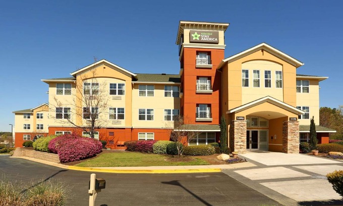 Harbison Hotel | Spacious 4-Star Hotel for Up to 10 Guests with Pool