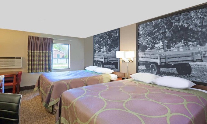Carroll Hotel | Cozy Hotel with Pet-Friendly Amenities and Breakfast Included