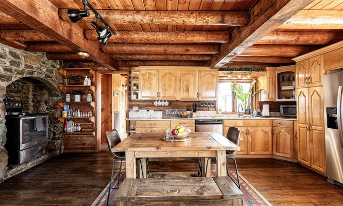 Pleasant View Cabin | Tranquil Log Cabin Near Nashville with Pool & Spa