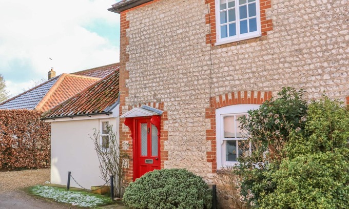 Oxborough Cottage | Family-Friendly 28 Oxborough Cottage with Kitchen & Breakfast