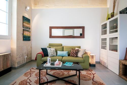 Sliema Apartment | Oceanfront Escape at 28 Peter - Guest Rated 9.8/10