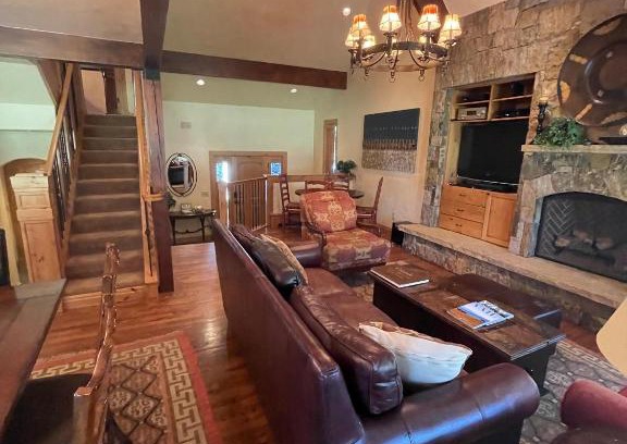 Eagle-Vail House | 294-E Larkspur Lane