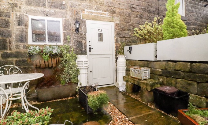 Wadsworth Cottage | Relaxing Retreat at 2A Chiserley Stile with Hot Tub